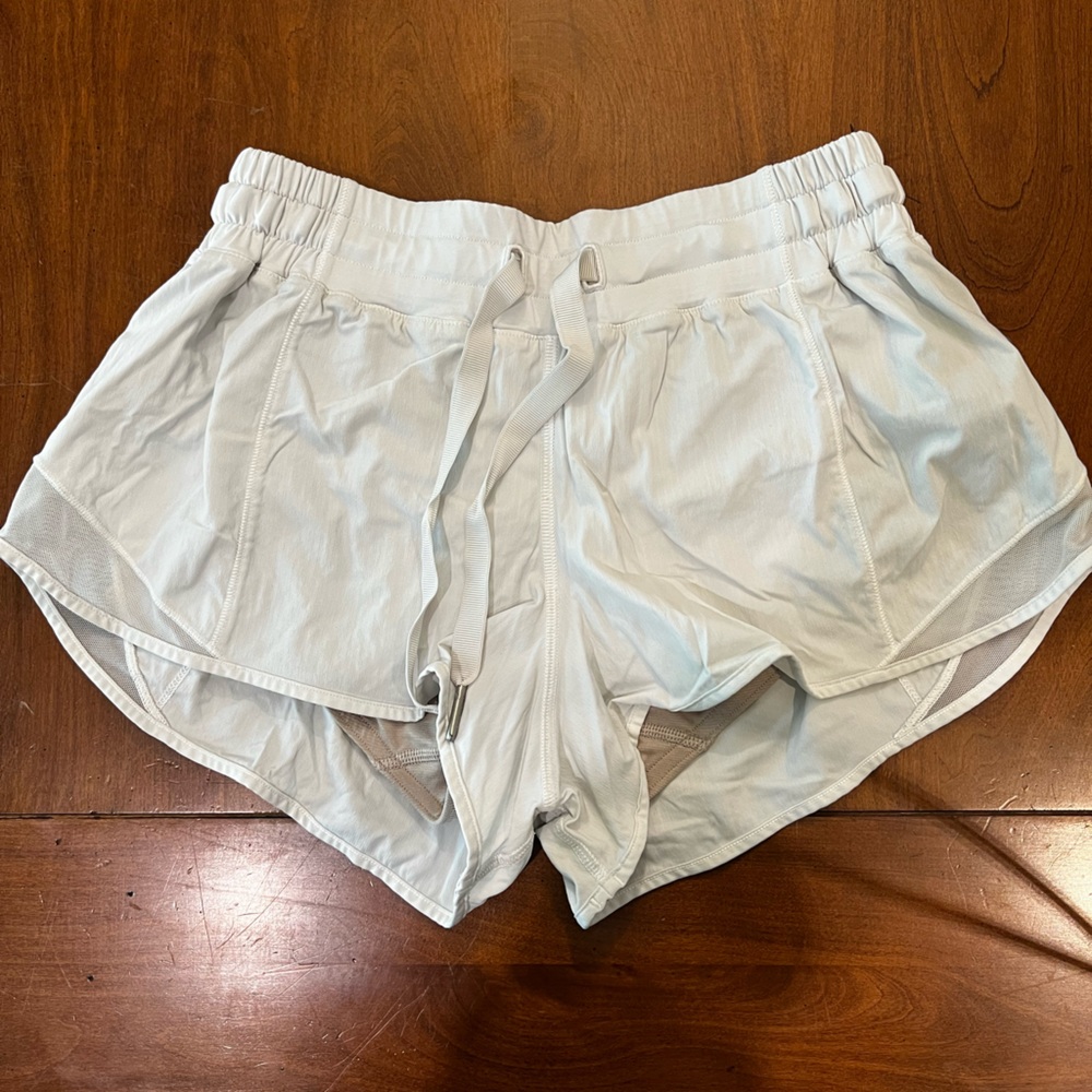 lululemon original hotty hot short 2.5”